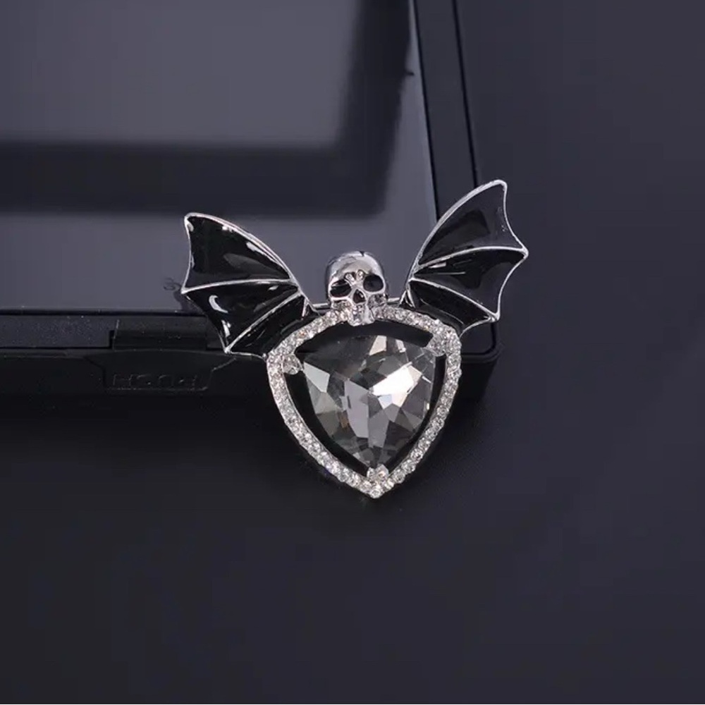 Gothic Skull Brooch with Wings, Vintage Alloy Brooch/ Necklace Charm